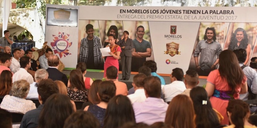 Entregan Premio Estatal de la Juventud 2017