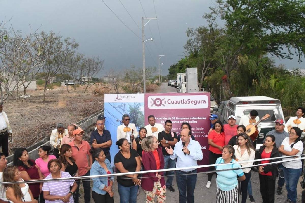 Estrenan luminarias públicas en la colonia El Polvorín de Cuautla