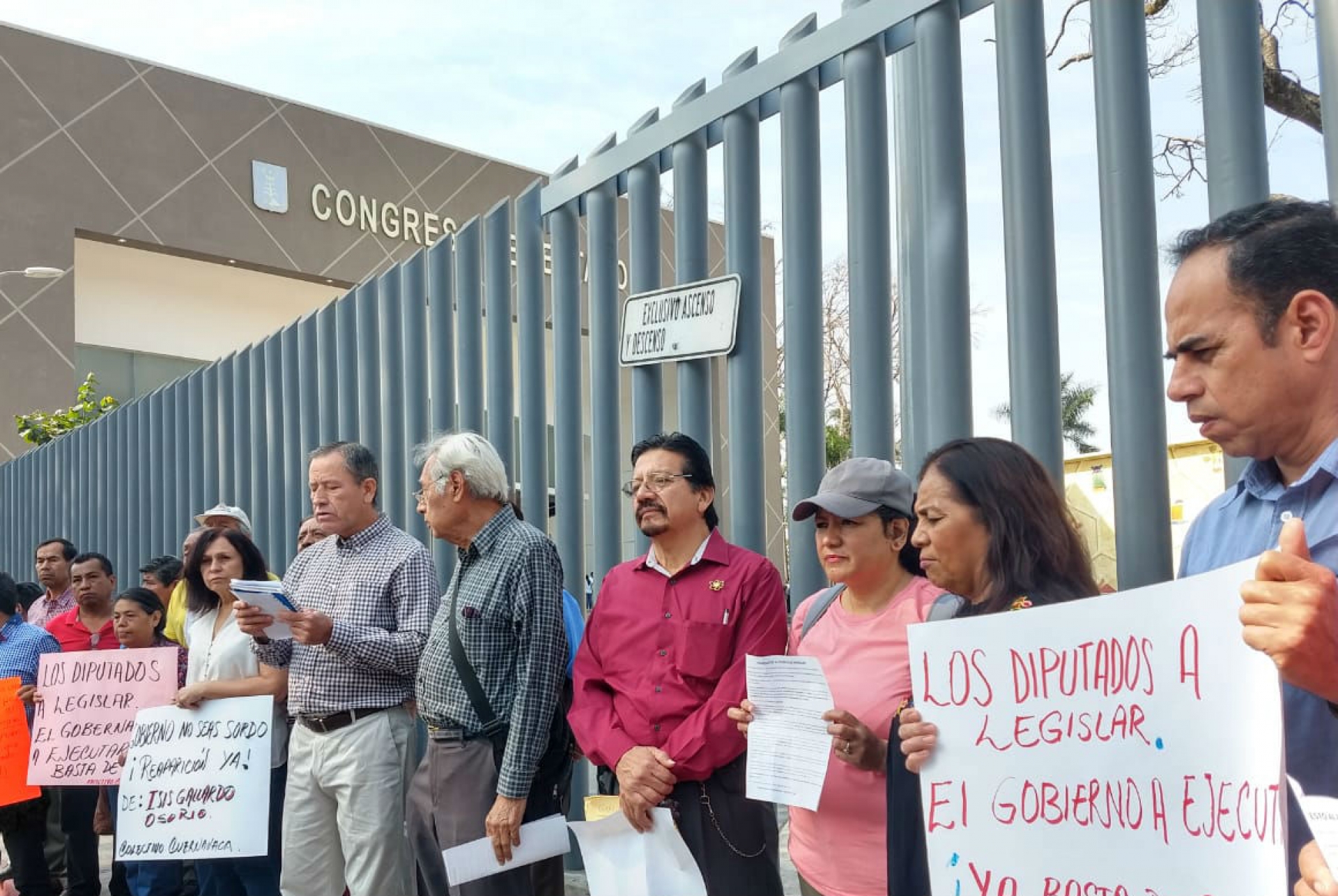 Protestan para exigir a diputados no autorizar más incrementos en impuestos