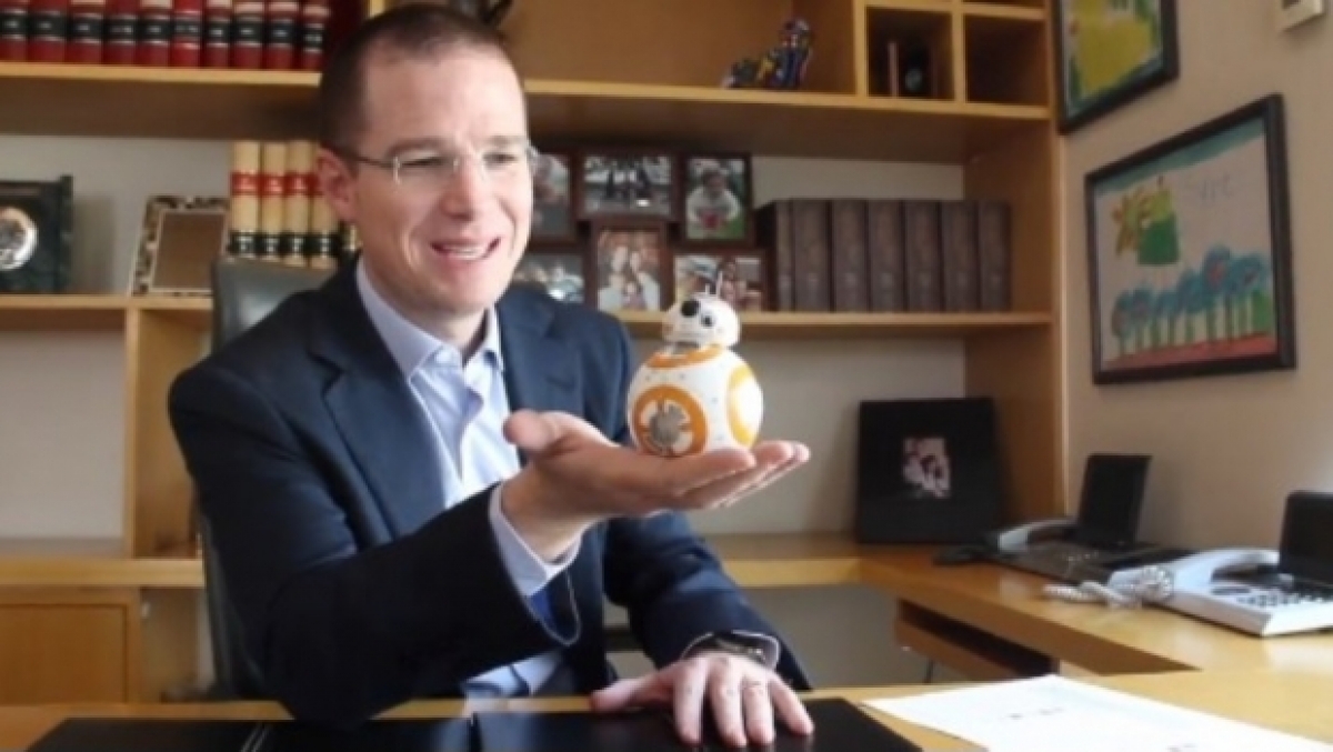 Parodian el dialogo de Ricardo Anaya con BB-8 de Star Wars en redes