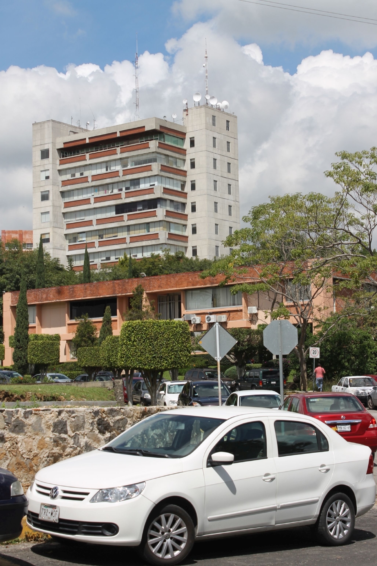 Ofrecen al SITAUAEM 3.8% de aumento al salario