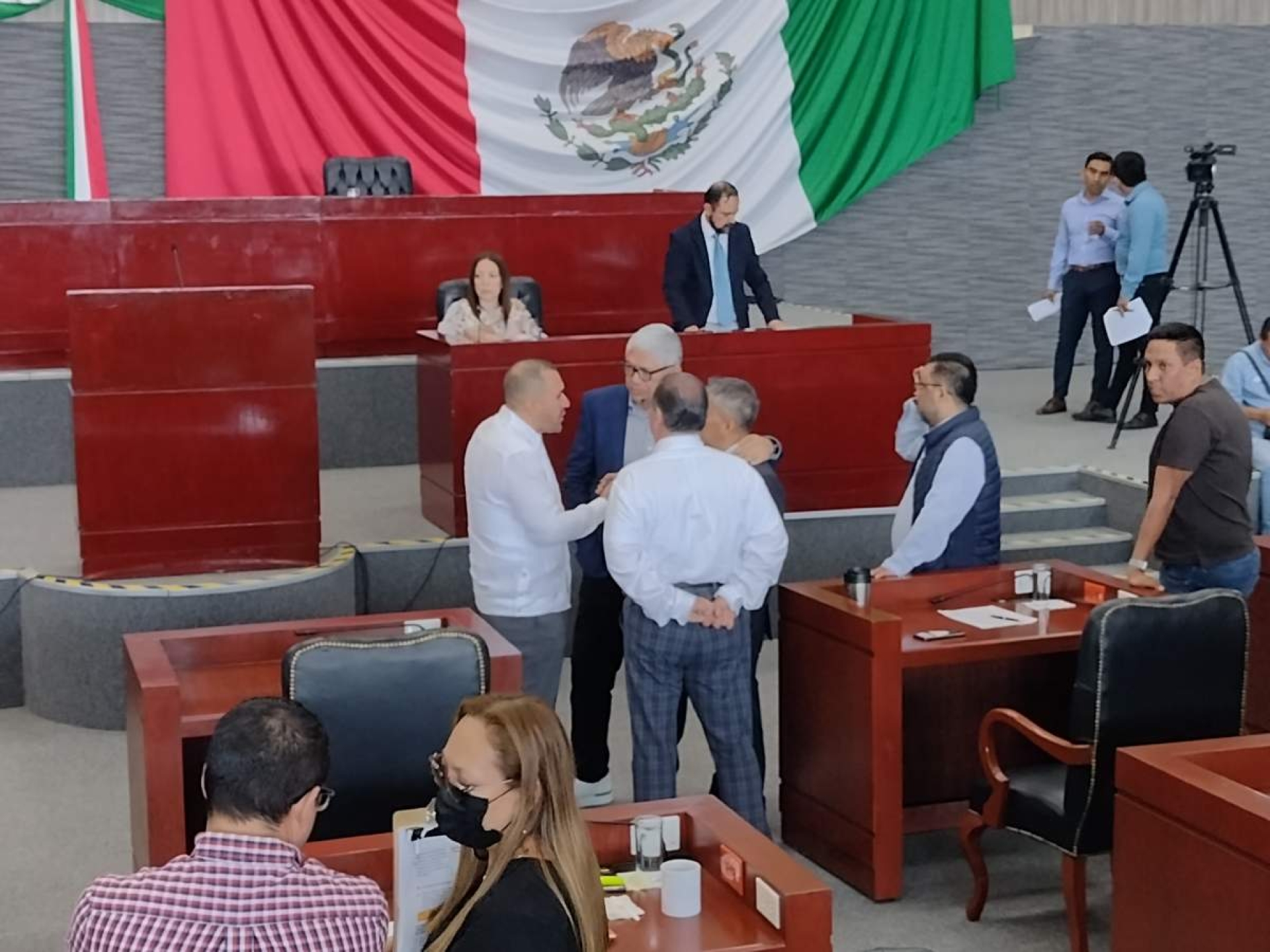 Confirman amenaza de sanciones para diputados