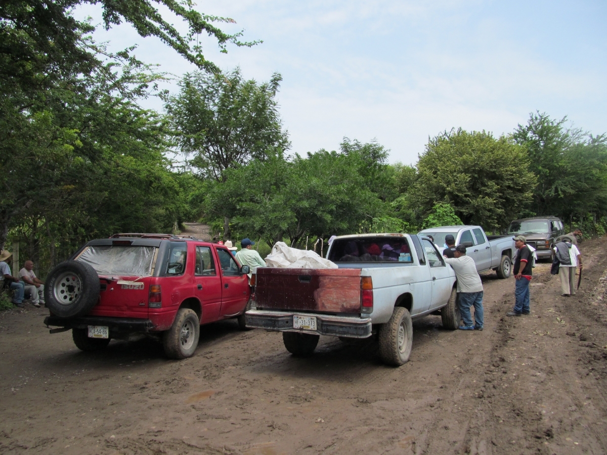Bloquen acceso al tiradero de Zacatepec y exigen su cierre