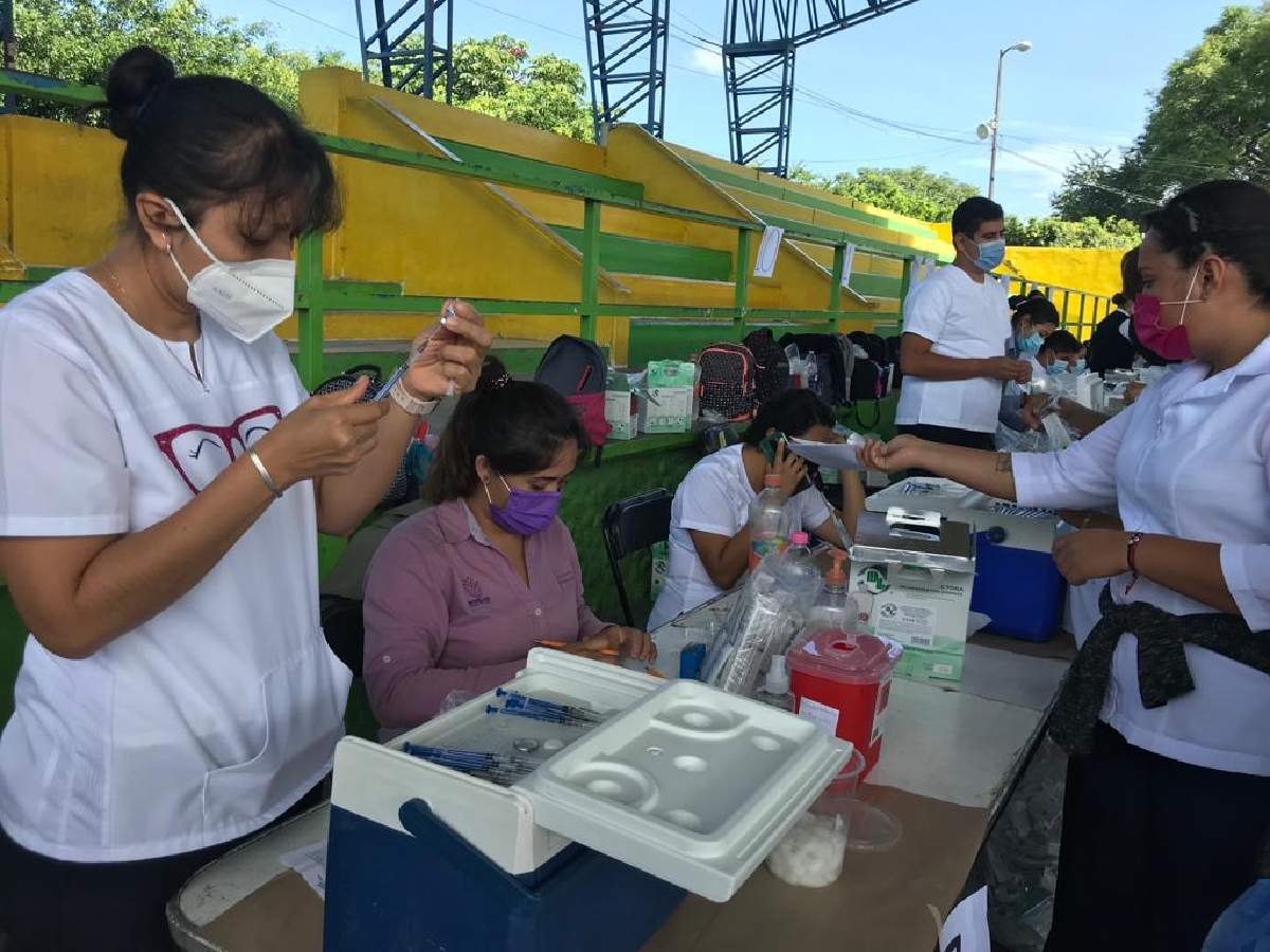 Arranca la vacuna para personas de 30 a 39 años en Cuautla