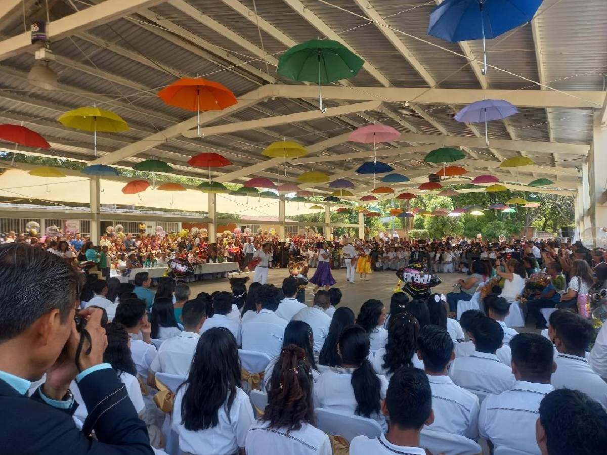 Alertan a padres de familia para que no se endeuden con préstamos exprés
