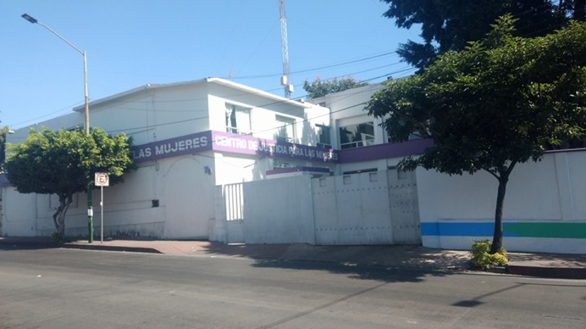 Detenida recibe un balazo al forcejear con una agente de la PIC