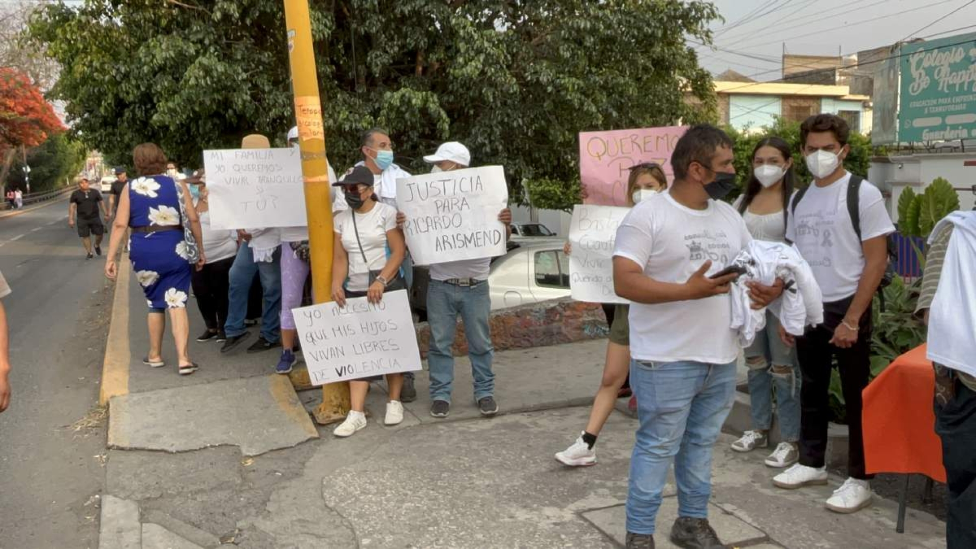Se manifiestan ciudadanos por el asesinato de Ricardo Arizmendi