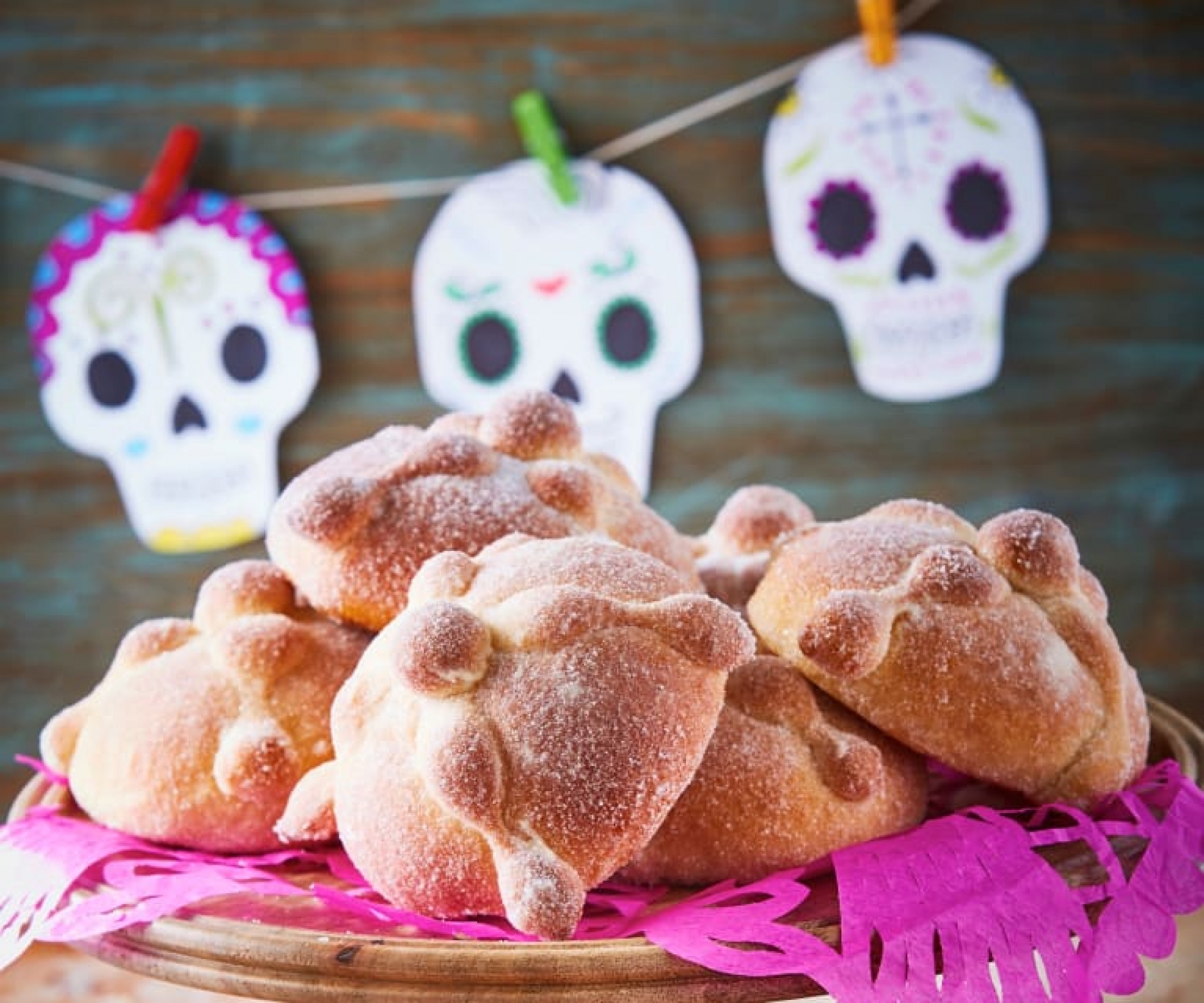 ¿Se te antoja un pan de muerto? Te decimos cómo prepararlo