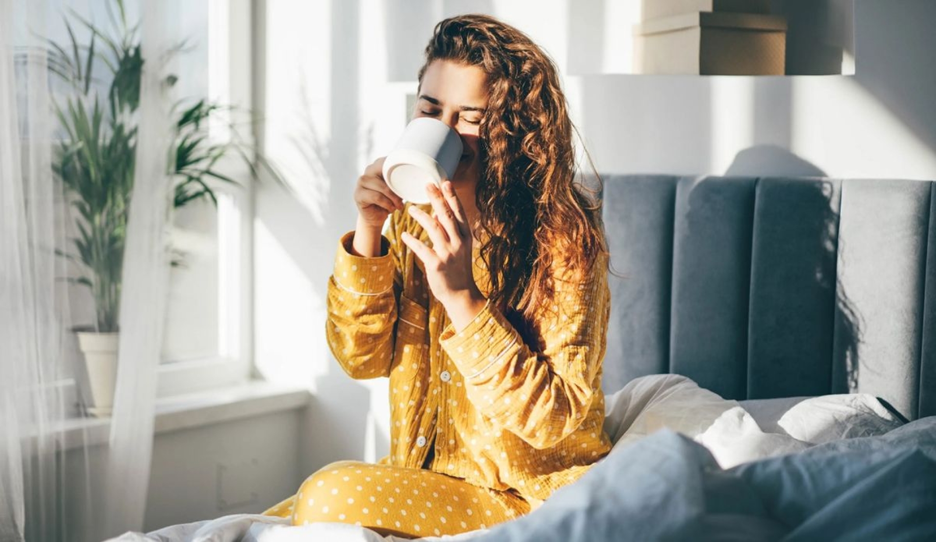 ¿Qué le sucede al estómago si tomo café en ayunas por la mañana?