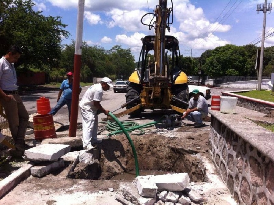Denuncian omisión de autoridades para reparar el sistema de drenaje del hospital regional de Tetecala