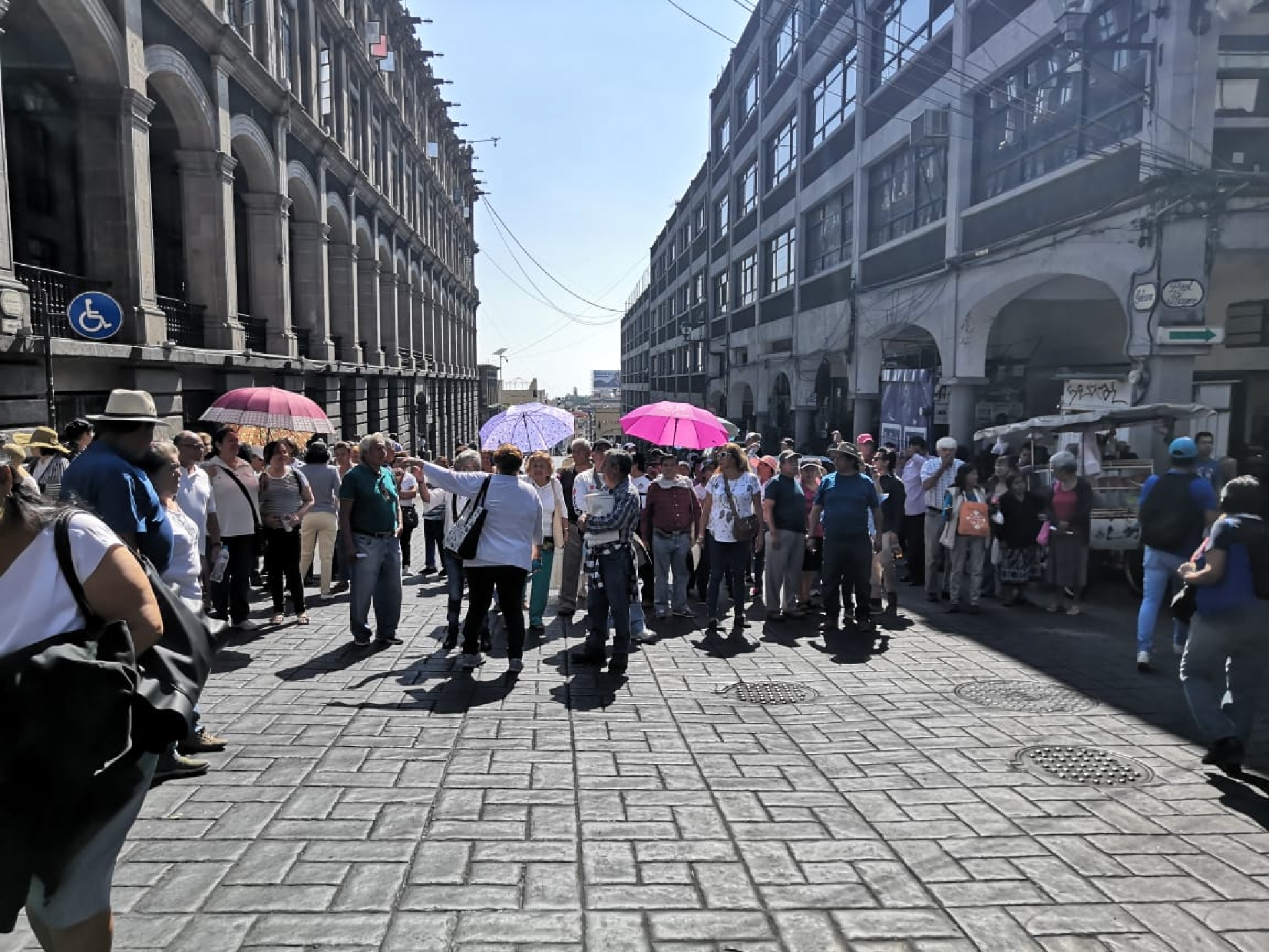 Contingente convocado por sindicato magisterial se manifestó en el centro de Cuernavaca