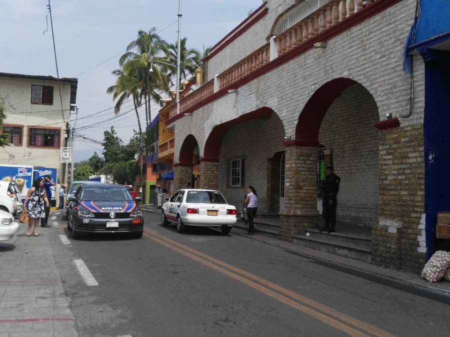 Después de cinco meses pagan aguinaldo a policías de Coatlán del Río