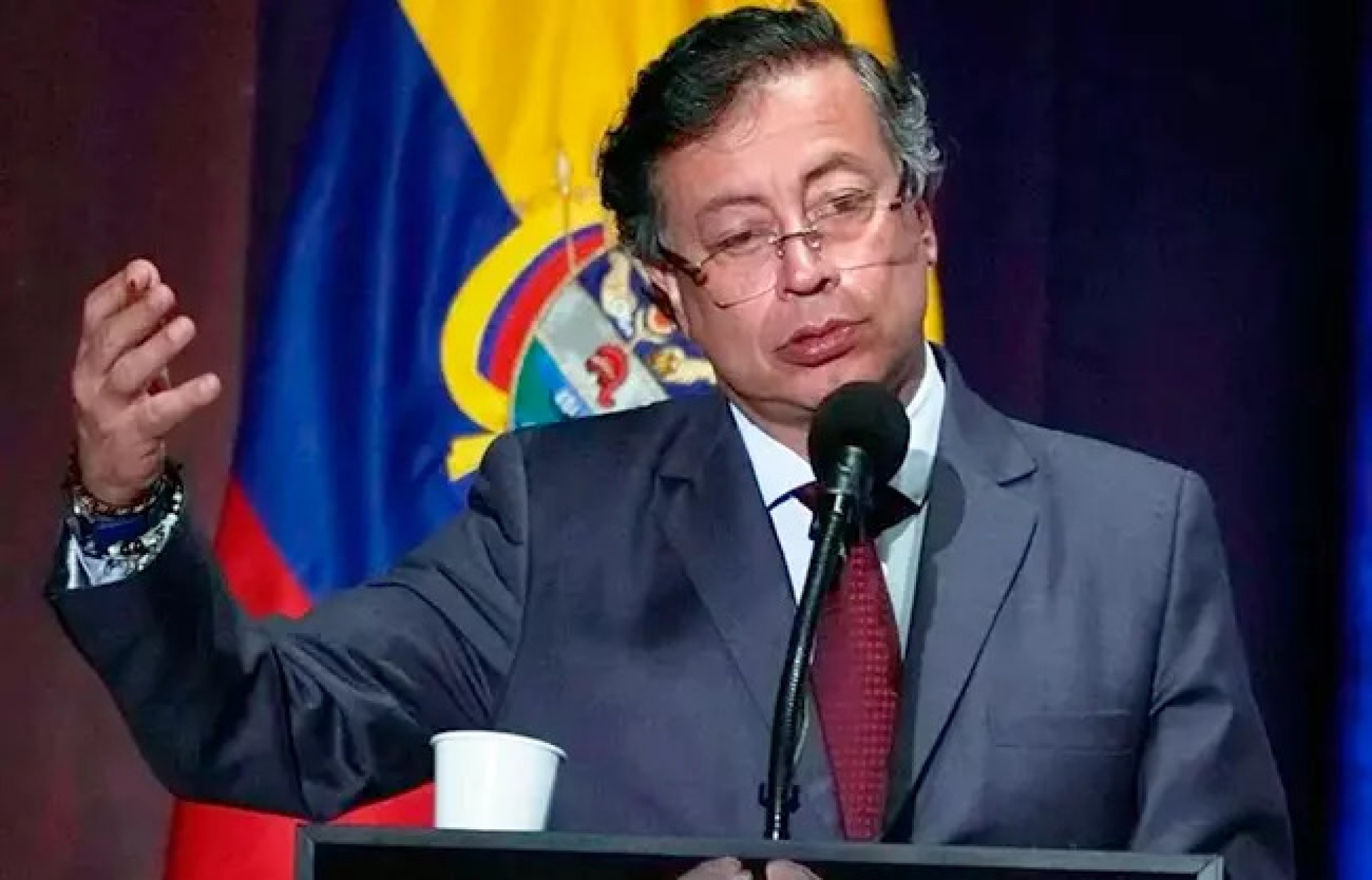 Maduro no puede dar órdenes al Ejército de Colombia, responde Petro