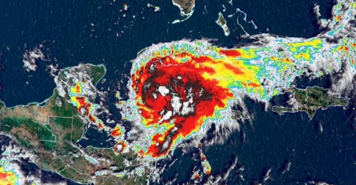 Grace se vuelve a convertir en huracán rumbo a Veracruz