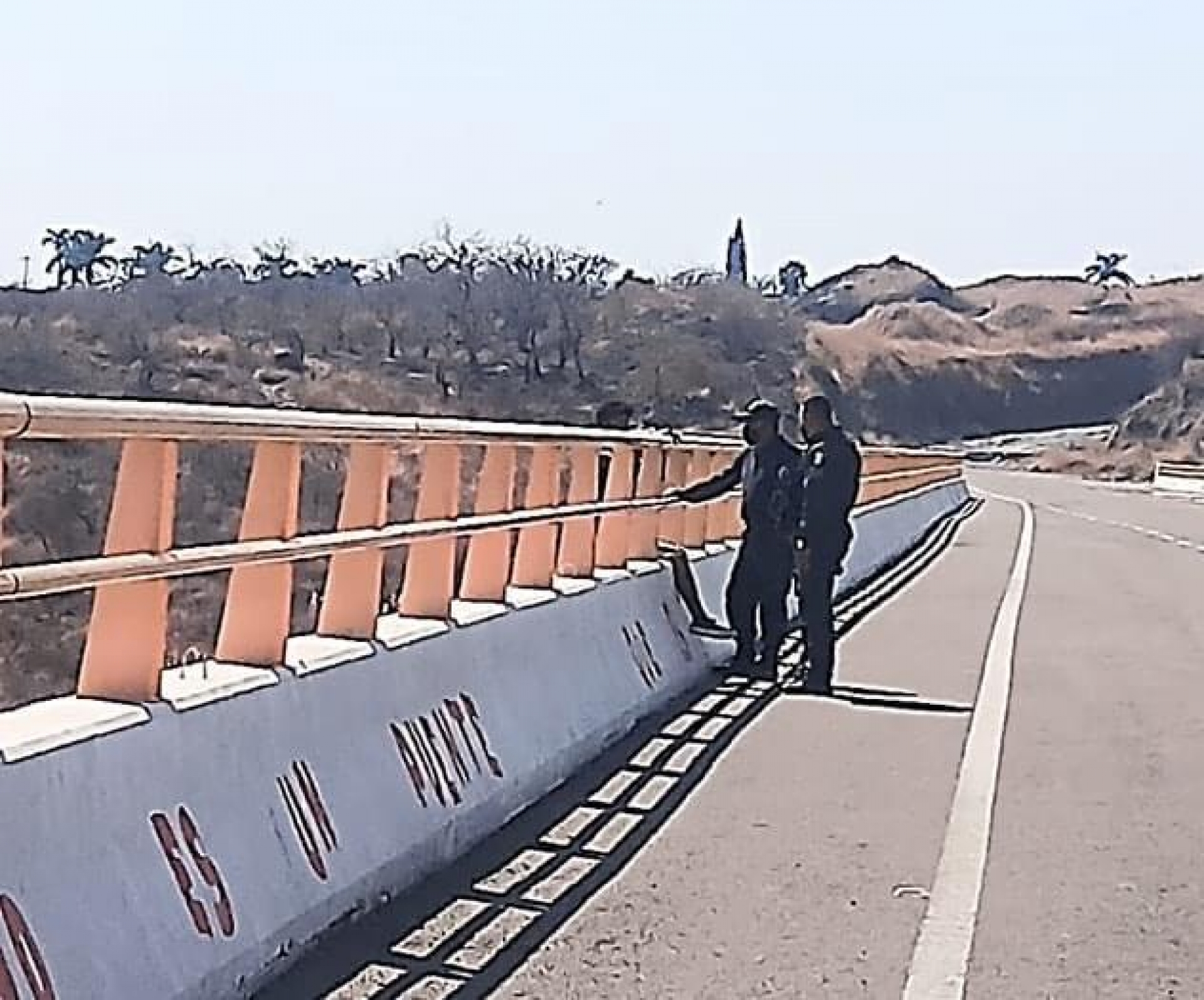 Evita Policía Morelos que un joven se lanzara de un puente