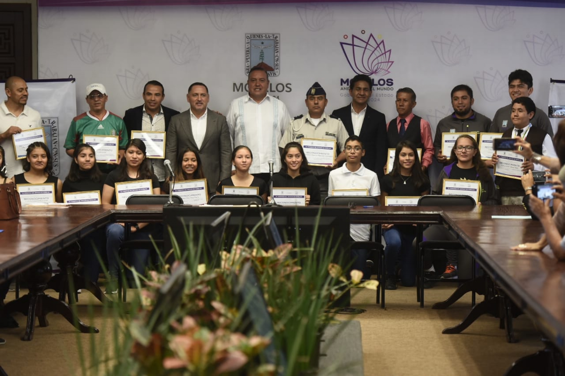Entregan reconocimientos a deportistas morelenses