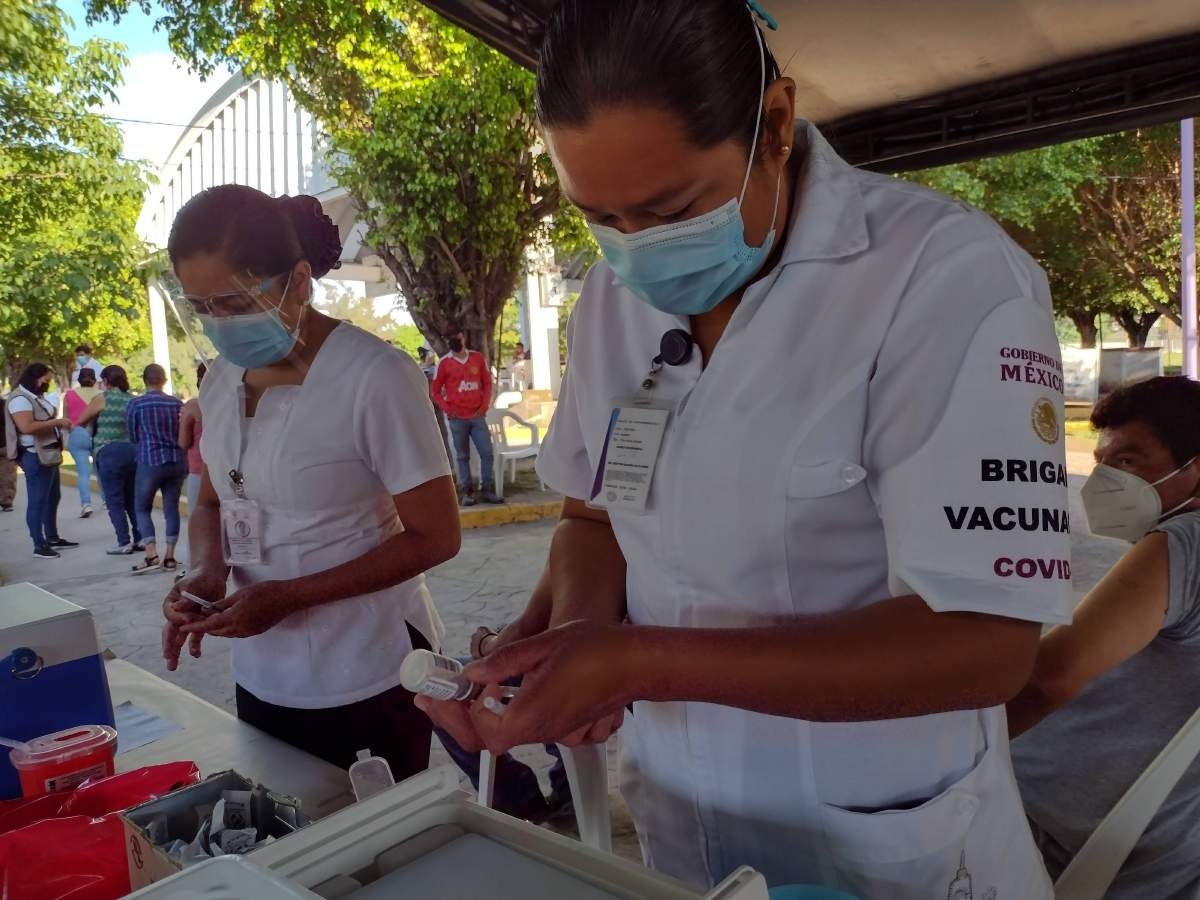 Aplican vacuna anticovid para niños en el hospital de Tetecala
