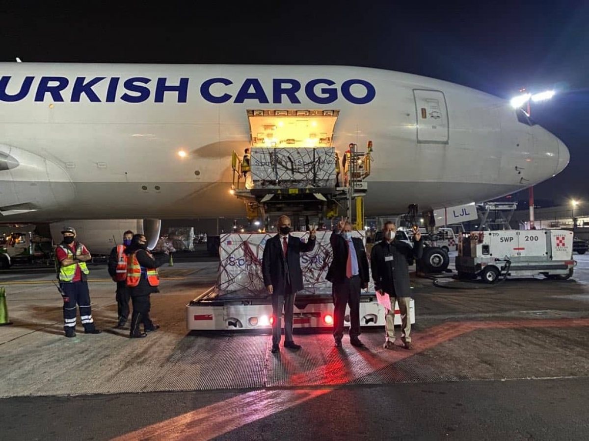 Llega a México nuevo lote con 200 mil vacunas COVID-19 de Sputnik V
