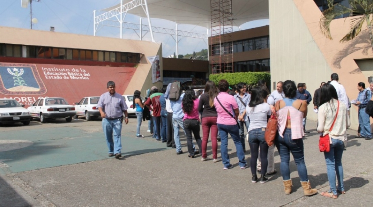 Más de 600 aspirantes hicieron examen para obtener plaza de maestro