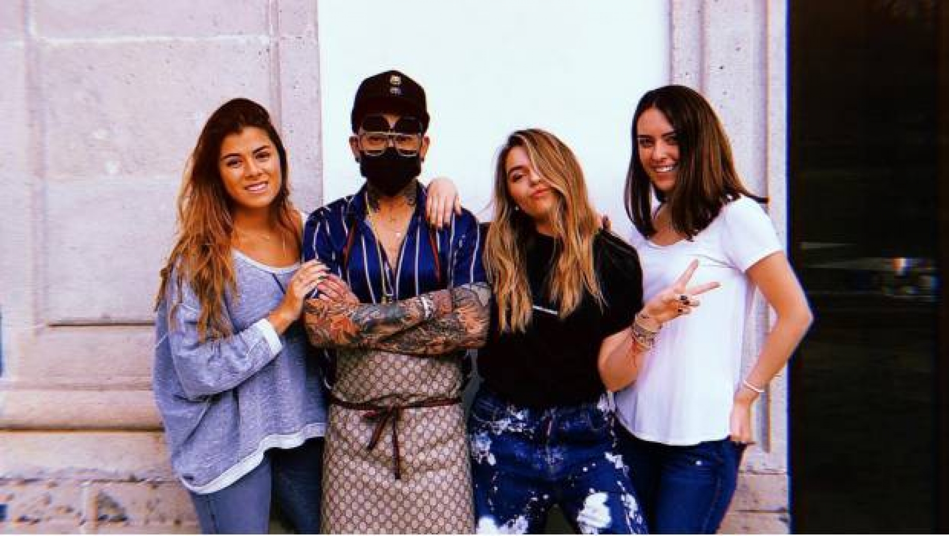 Presumen Paulina Peña y Sofía Castro tatuajes realizados en Los Pinos