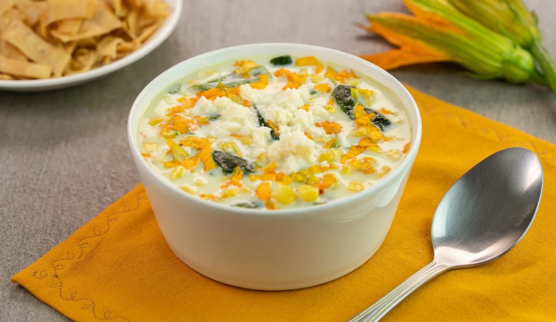 Cómo preparar una deliciosa y nutritiva sopa de flor de calabaza
