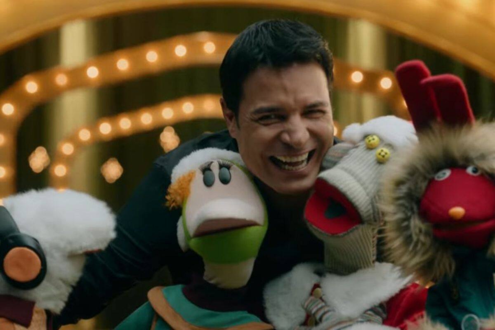 Chayanne y 31 Minutos protagonizan una inesperada campaña navideña que conquista las redes
