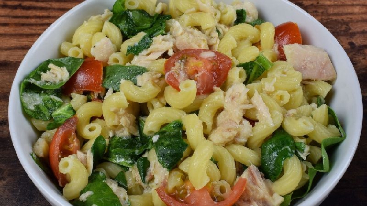 ¿Sin ganas de cocinar? Prueba esta deliciosa receta rápida y fácil para una sopa fría