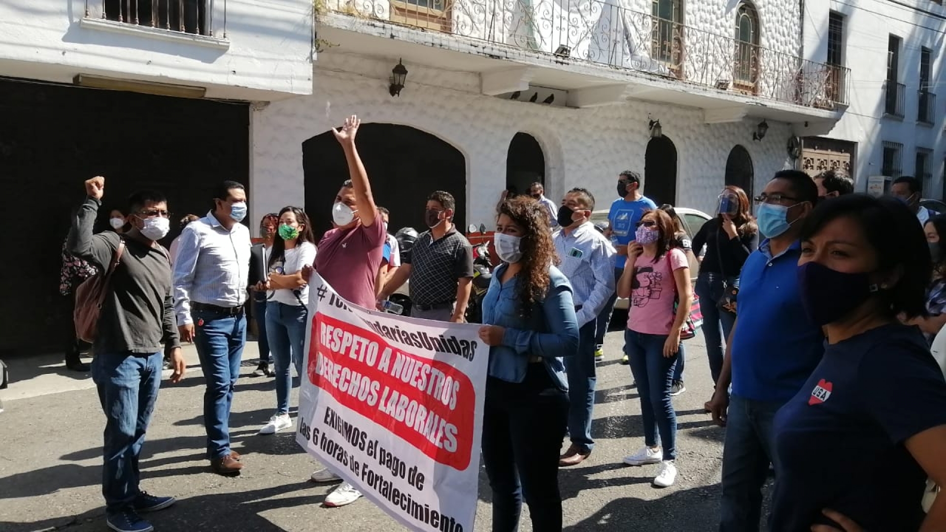 Se manifiestan maestros de telesecundaria en Cuernavaca