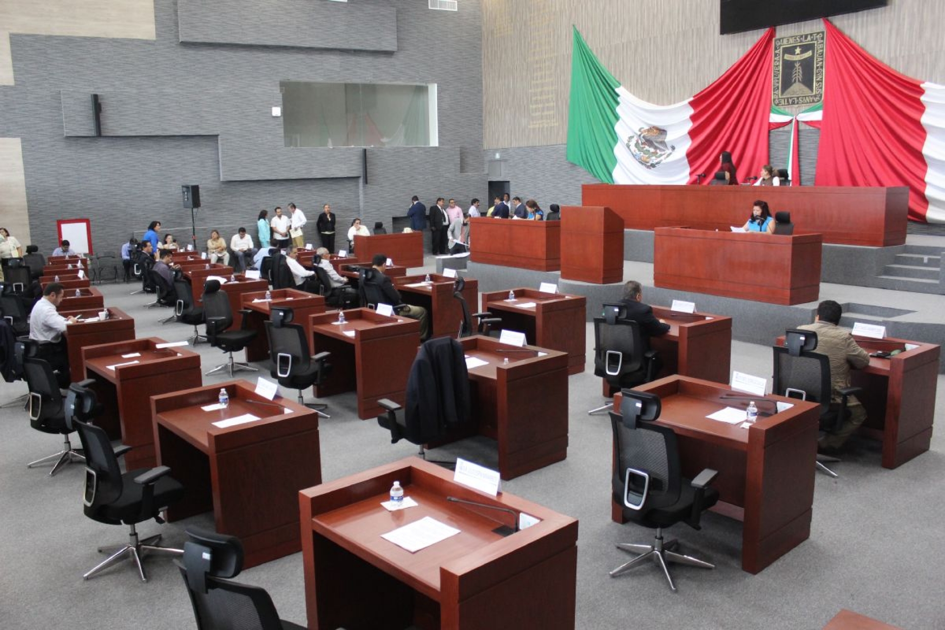 Quitan vales de despensa a jubilados con “pensiones doradas”