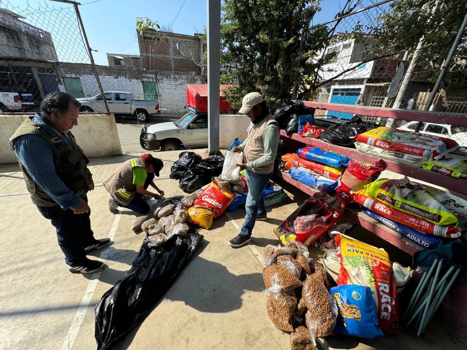 Concluye acopio de alimento y artículos para animales afectados por el huracán 'Otis'