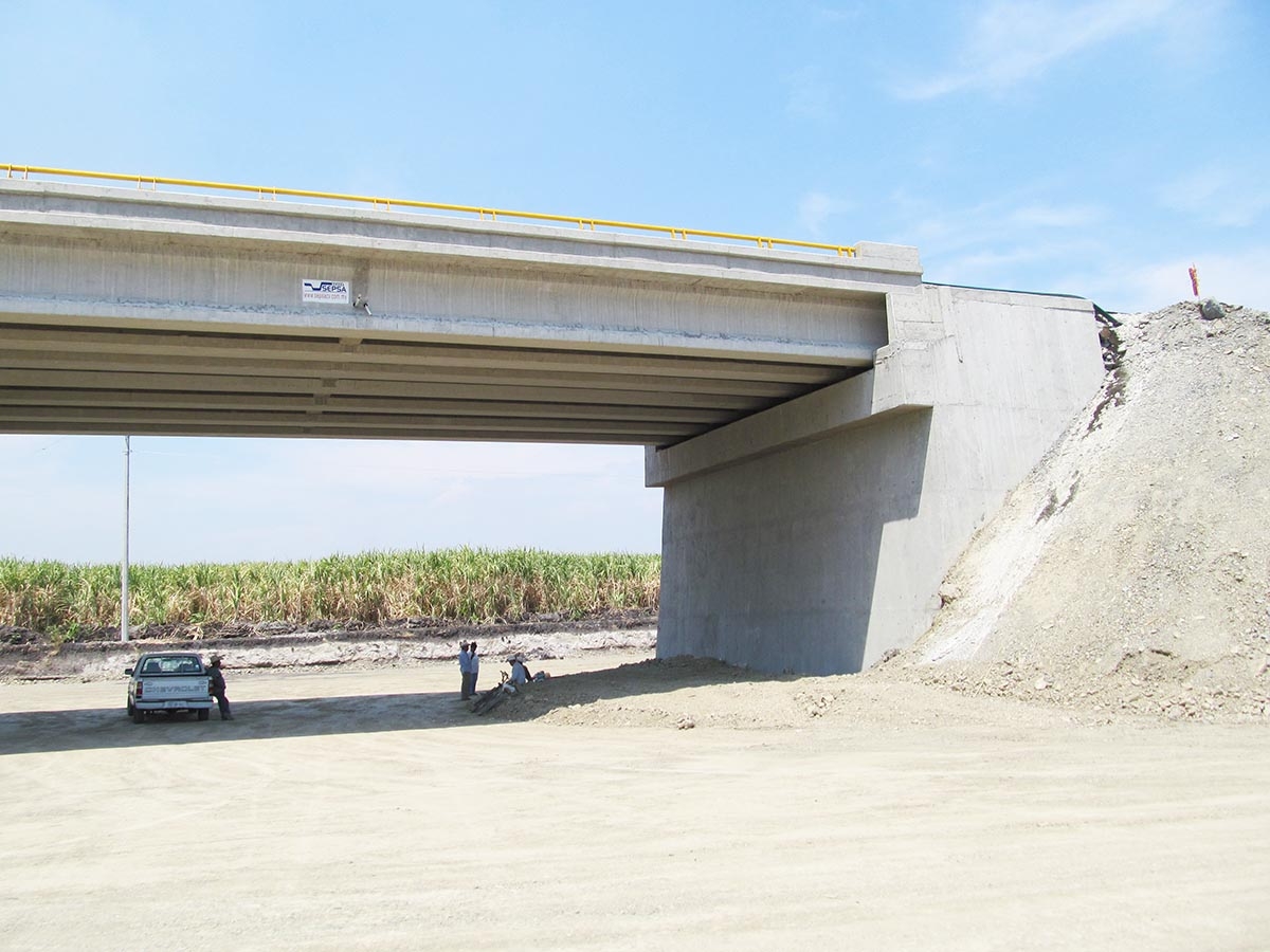 Continúan demanda de indemnización por construcción de la autopista Siglo XXI