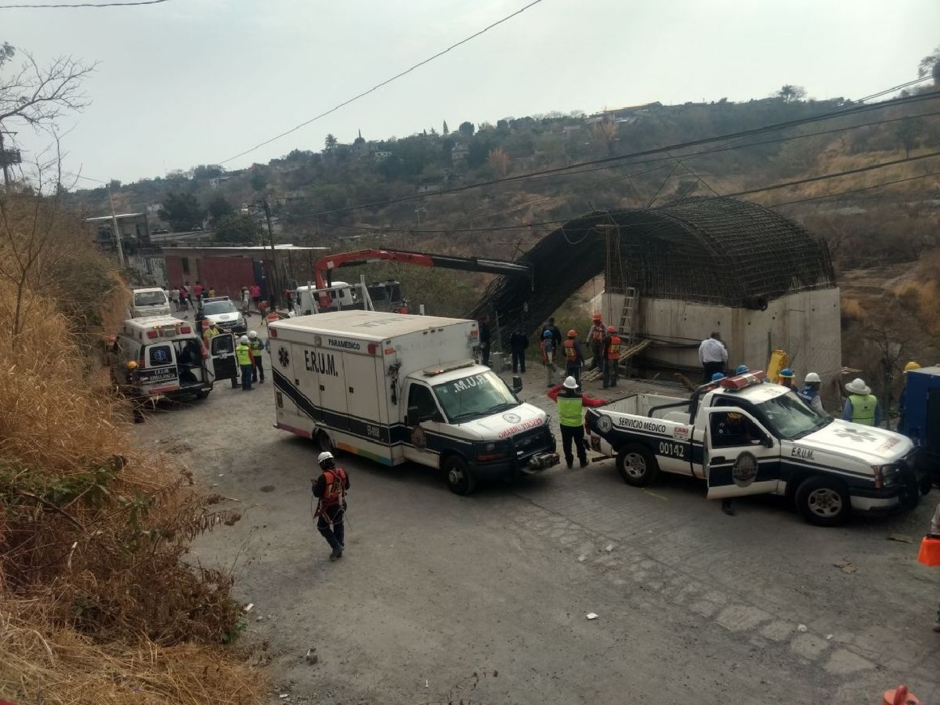 Quedaron atrapados entre varillas del puente “Apatlaco”