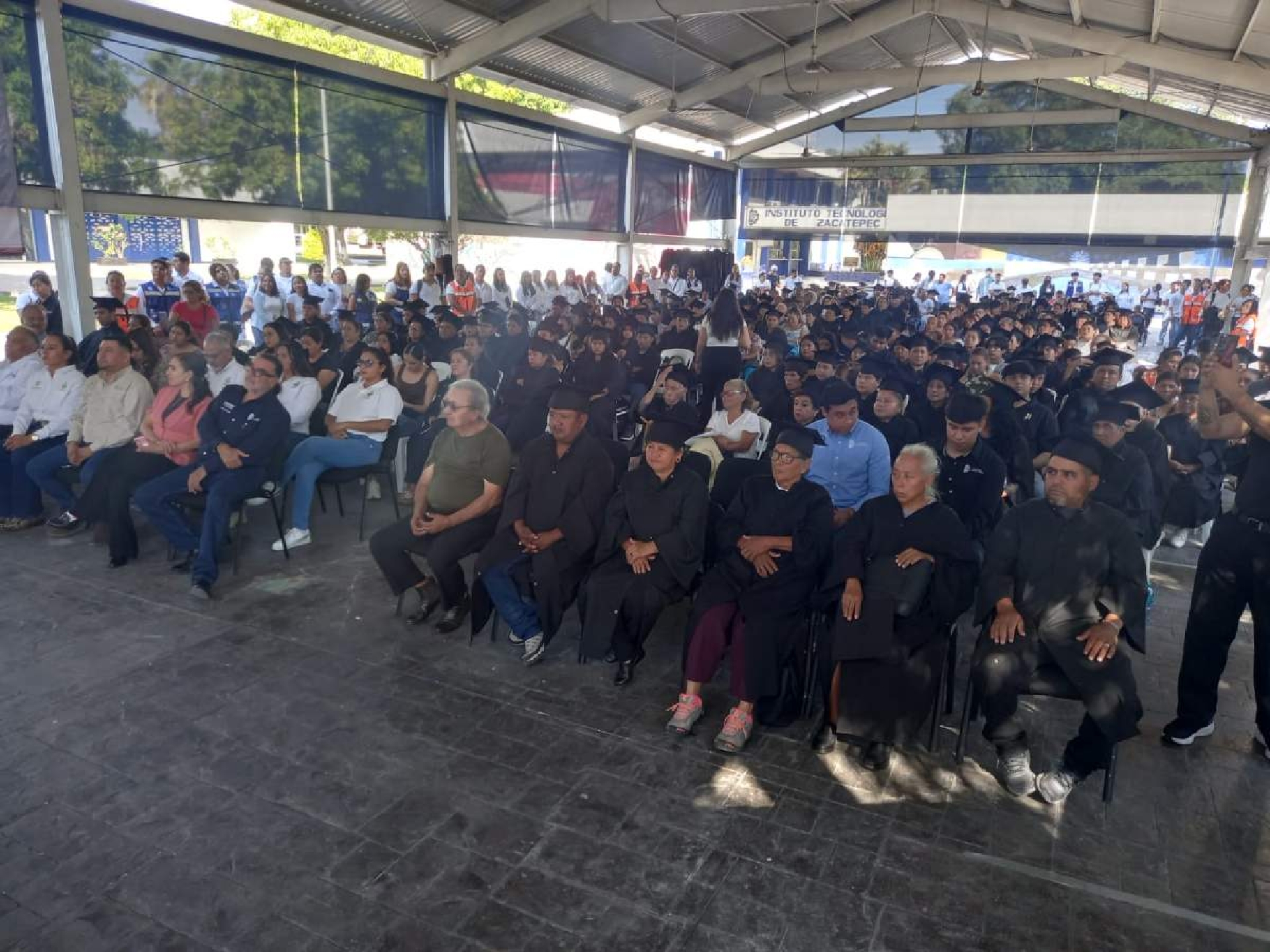 Entregan certificados de la campaña 'Alfabetiza Tec'