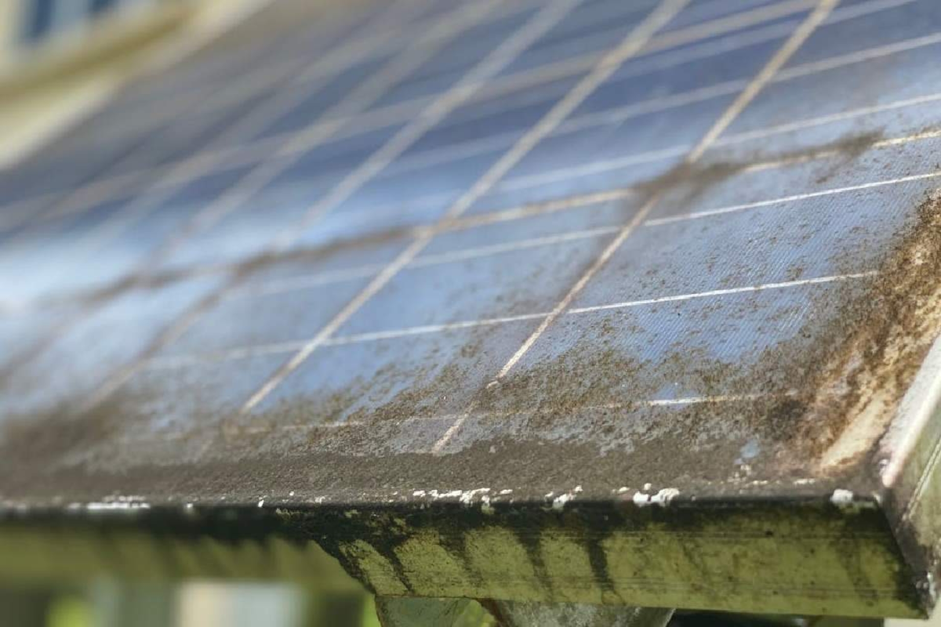 El auge de la energía solar tiene un secreto oscuro. Cómo evitar otra montaña de residuos que no se pueden reciclar