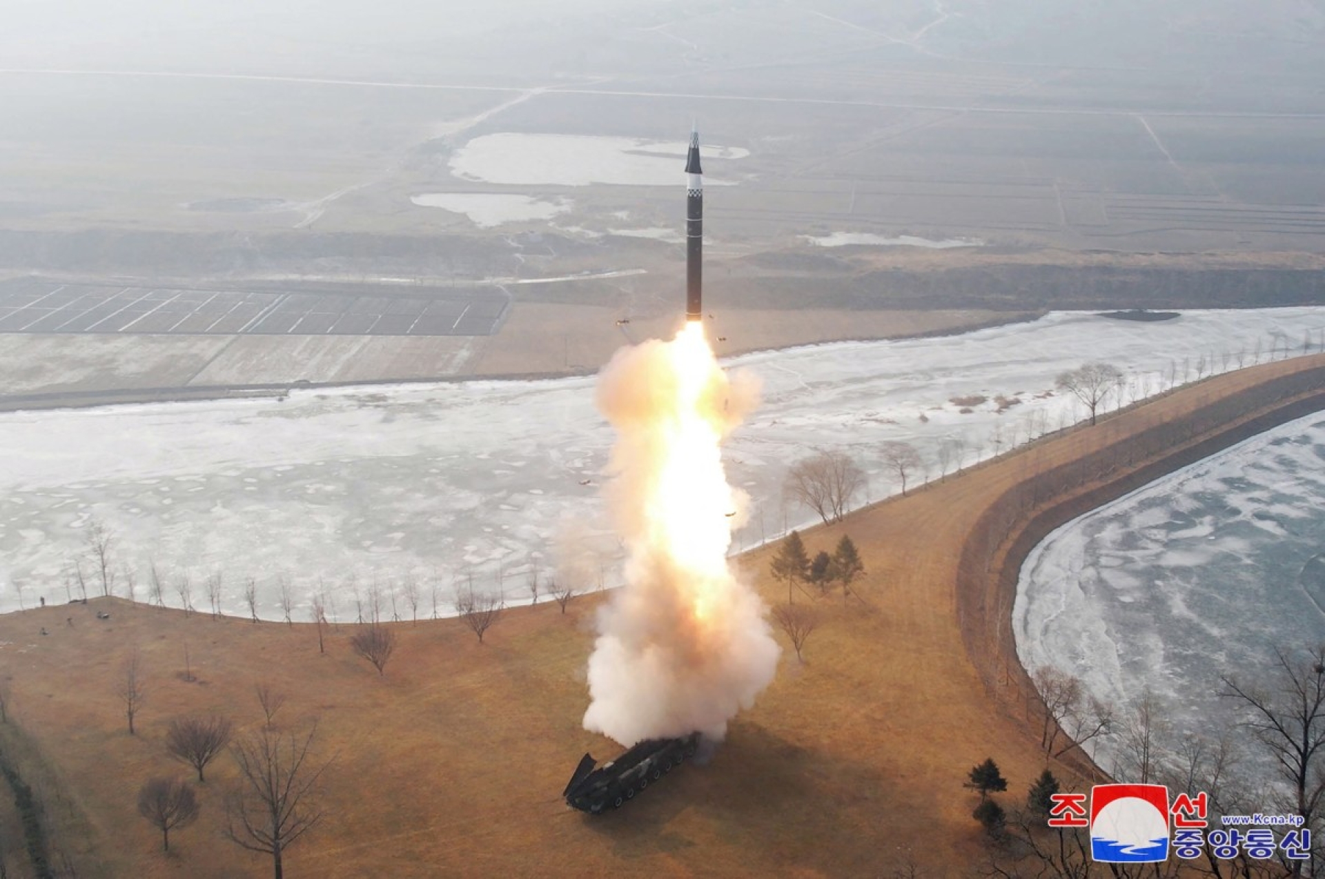 Corea del Norte lanza su primer misil balístico del 2025