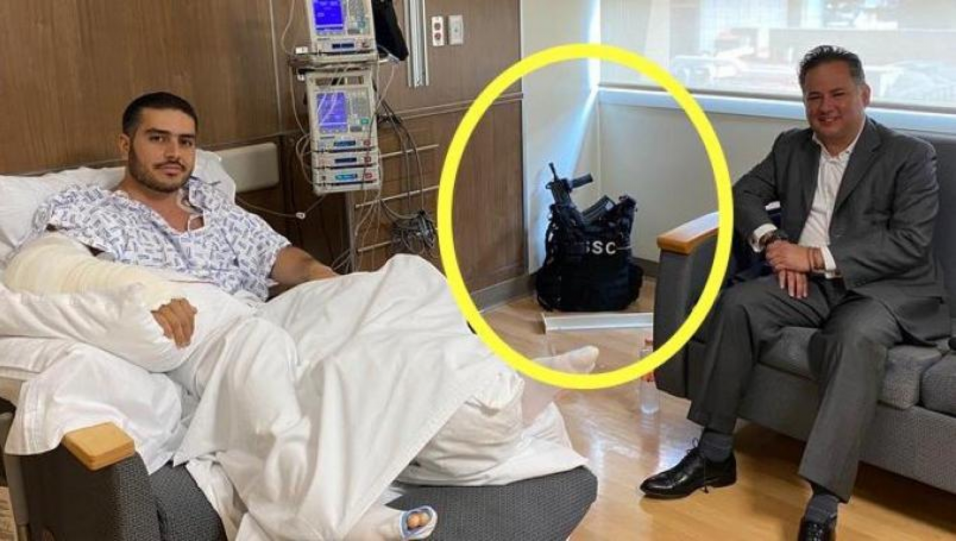 Omar Harfuch tiene armas y chaleco antibalas en el hospital