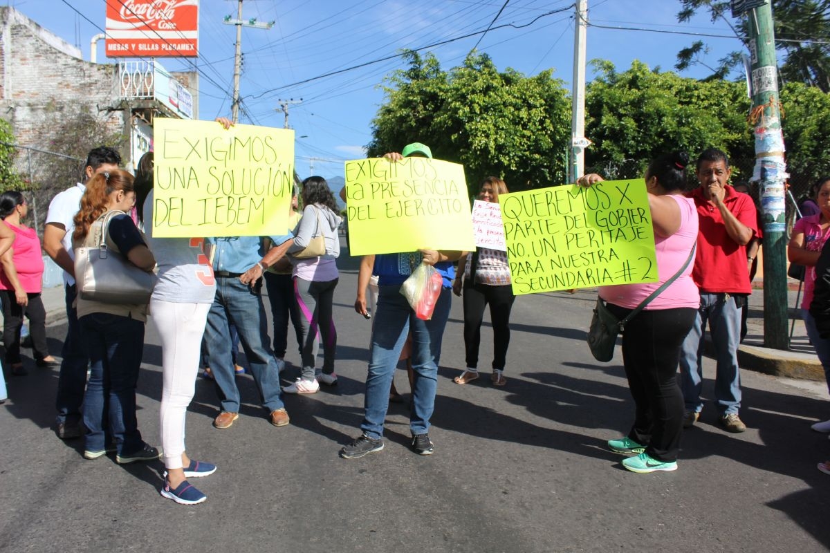 Exigen reubicar a damnificados de Alta Vista