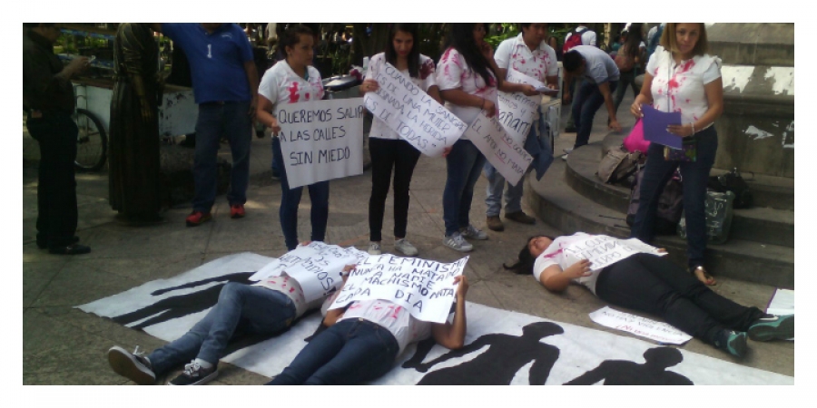Protesta el Cocofem en Cuernavaca en el marco del Día de la Eliminación de la Violencia contra la Mujer