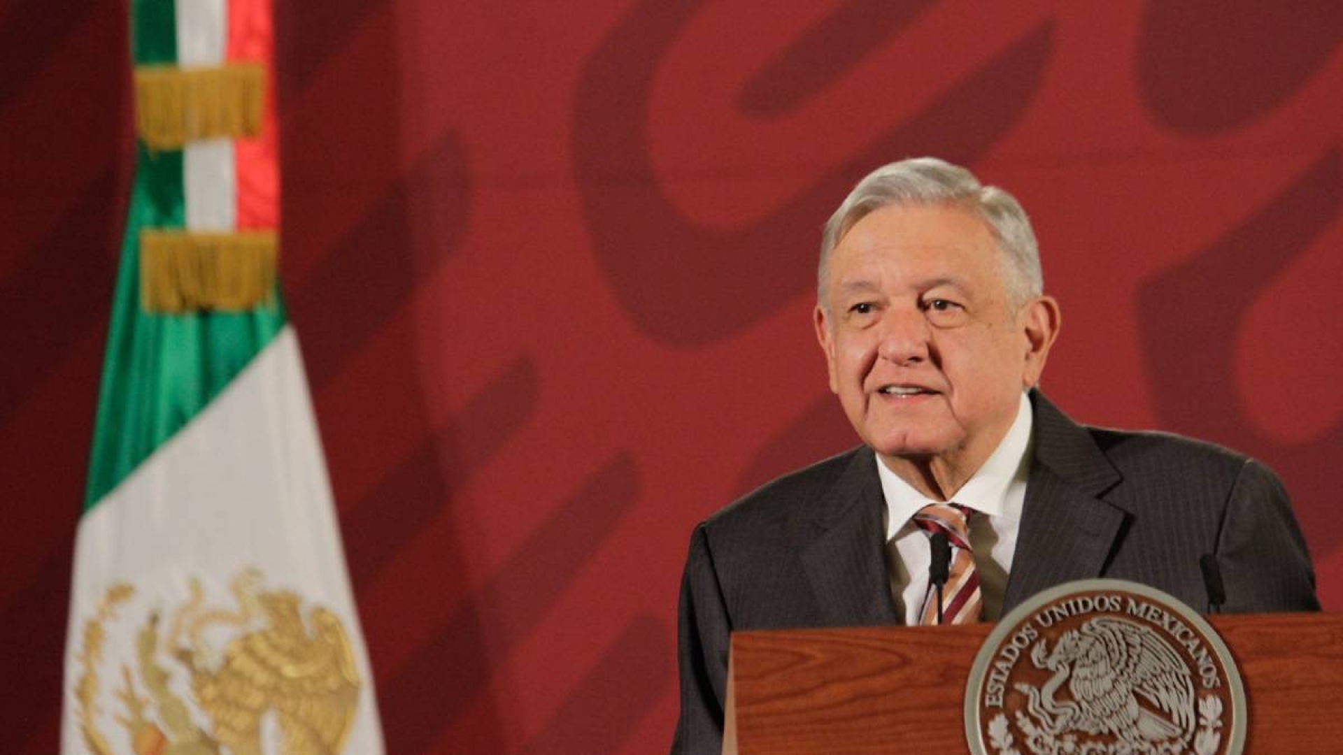 AMLO le 'tira' al PT y Morena por Cámara de Diputados: 'Nada de maniobrar por cargos'