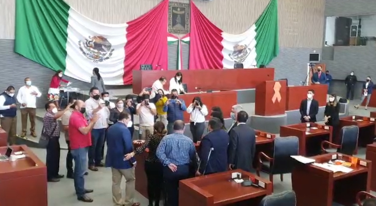 Celebran legisladores a diputado Juan José Vázquez Yáñez; cumple 85 años