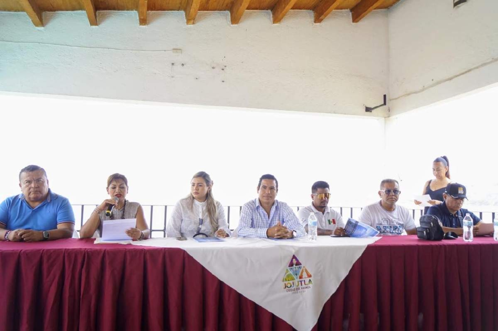 En puerta, procesión de lanchas en el lago de Tequesquitengo