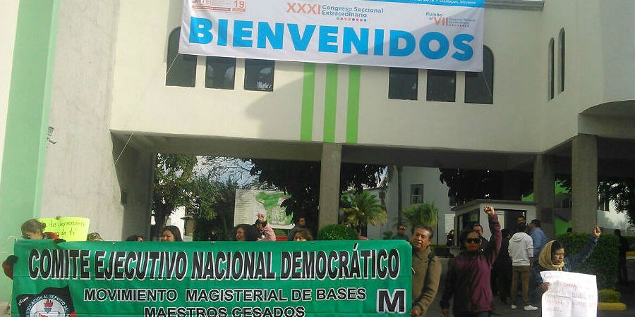 Protesta MMB en la sede del Congreso Seccional del SNTE