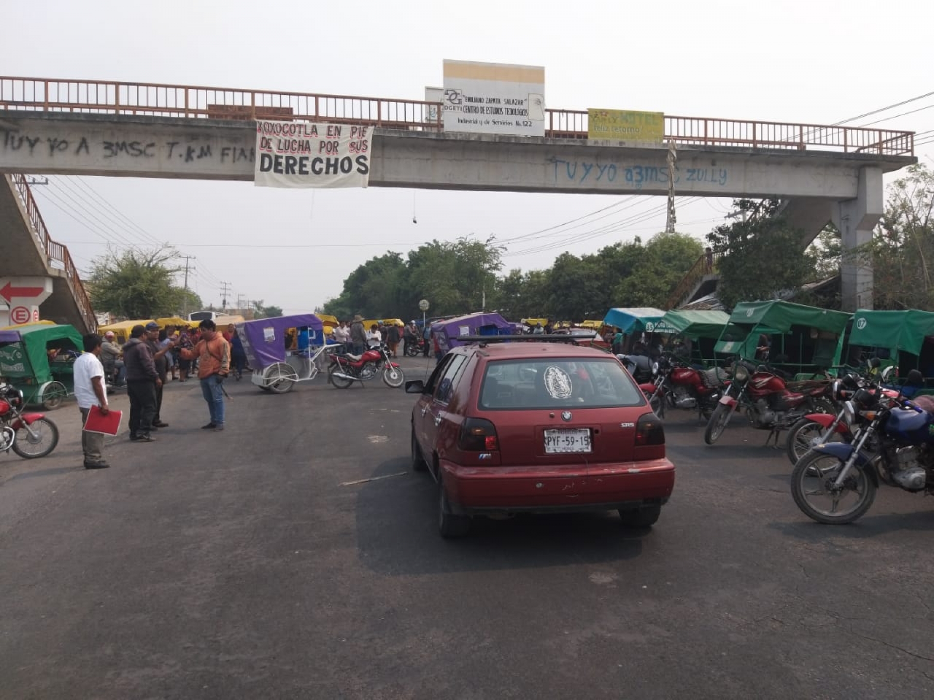 Efectúan pobladores de Xoxocotla bloqueo en la carretera local Alpuyeca-Jojutla