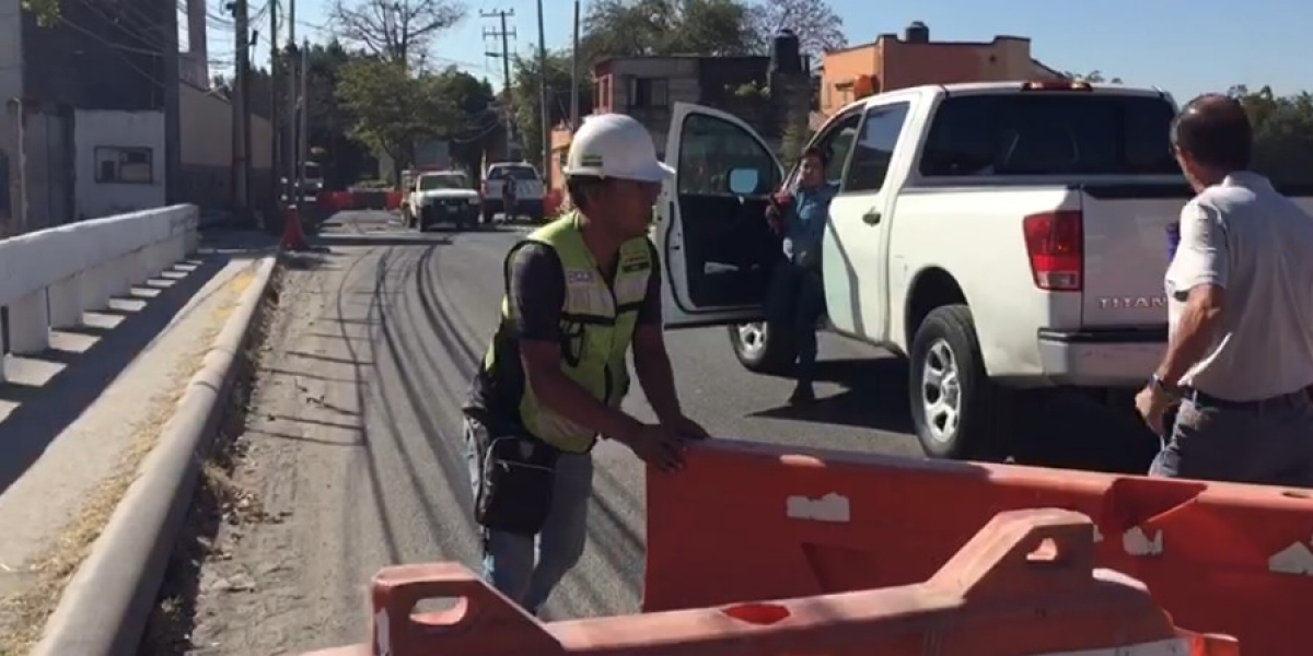 Cierran la circulación en la avenida Palmira; inician trabajos previos a la demolición del puente