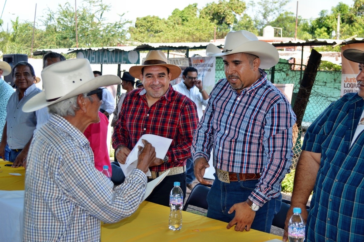 Entregan fertilizante orgánico a productores del campo de los altos de Morelos