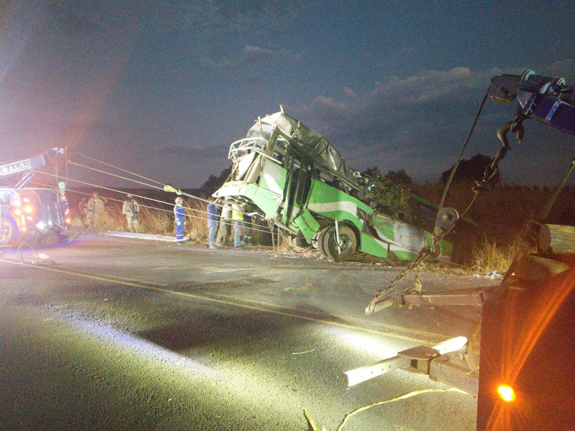 Concluyeron labores de atención tras accidente de camión de pasajeros en Tlalnepantla: CEPCM