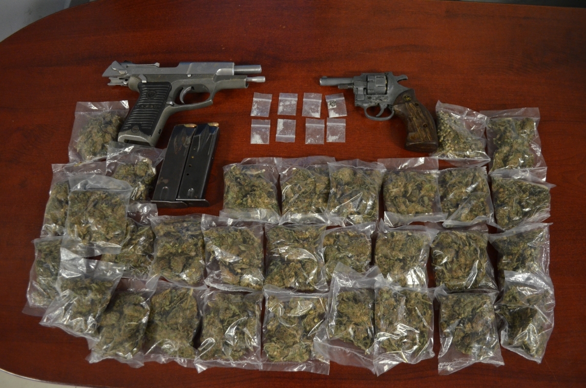 Arrestaron en Ticumán a cuatro hombres acusados de poseer armas de fuego y drogas