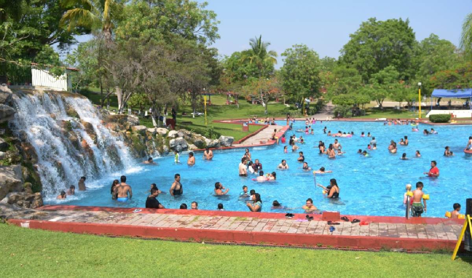 Plazas comerciales, 'riesgo' para afluencia en balnearios