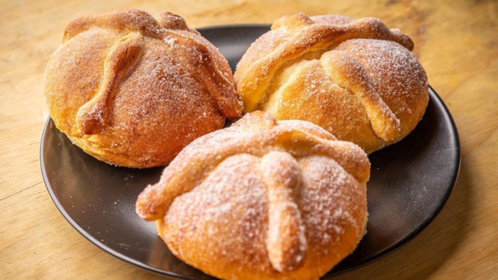 Receta fácil para hacer un delicioso pan de muerto tradicional