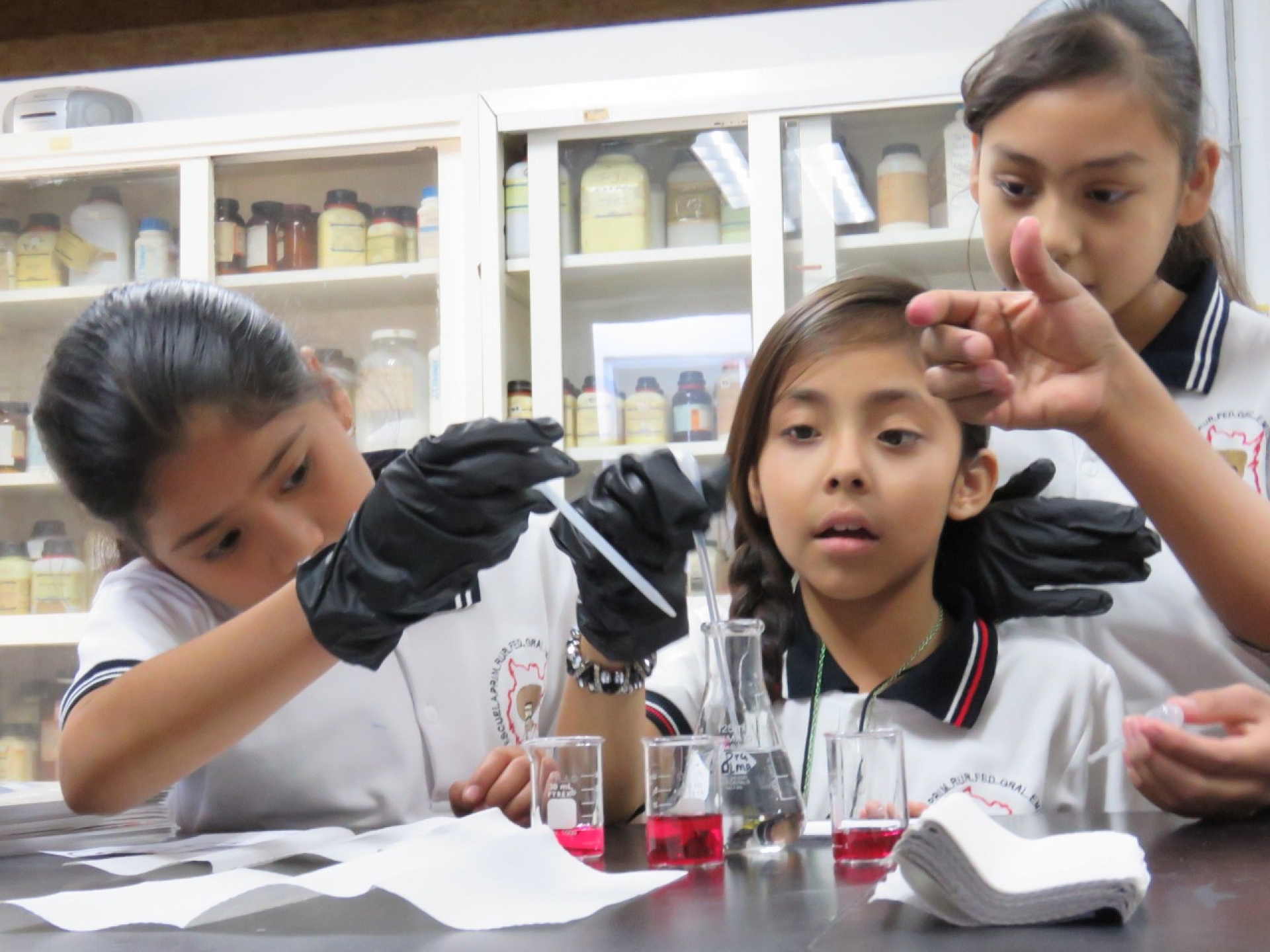 Celebran Día Internacional de la Mujer y la Niña en la Ciencia